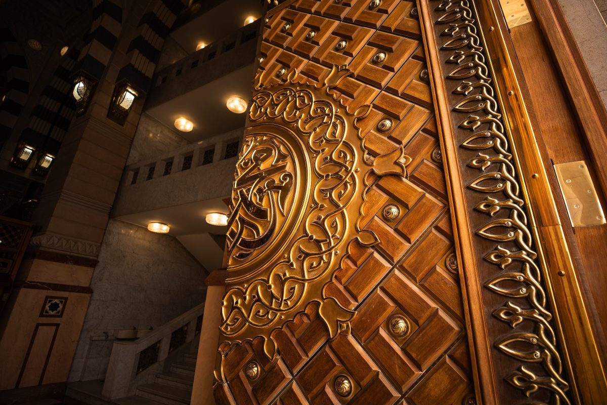 Calm courtyard near Masjid an-Nabawi